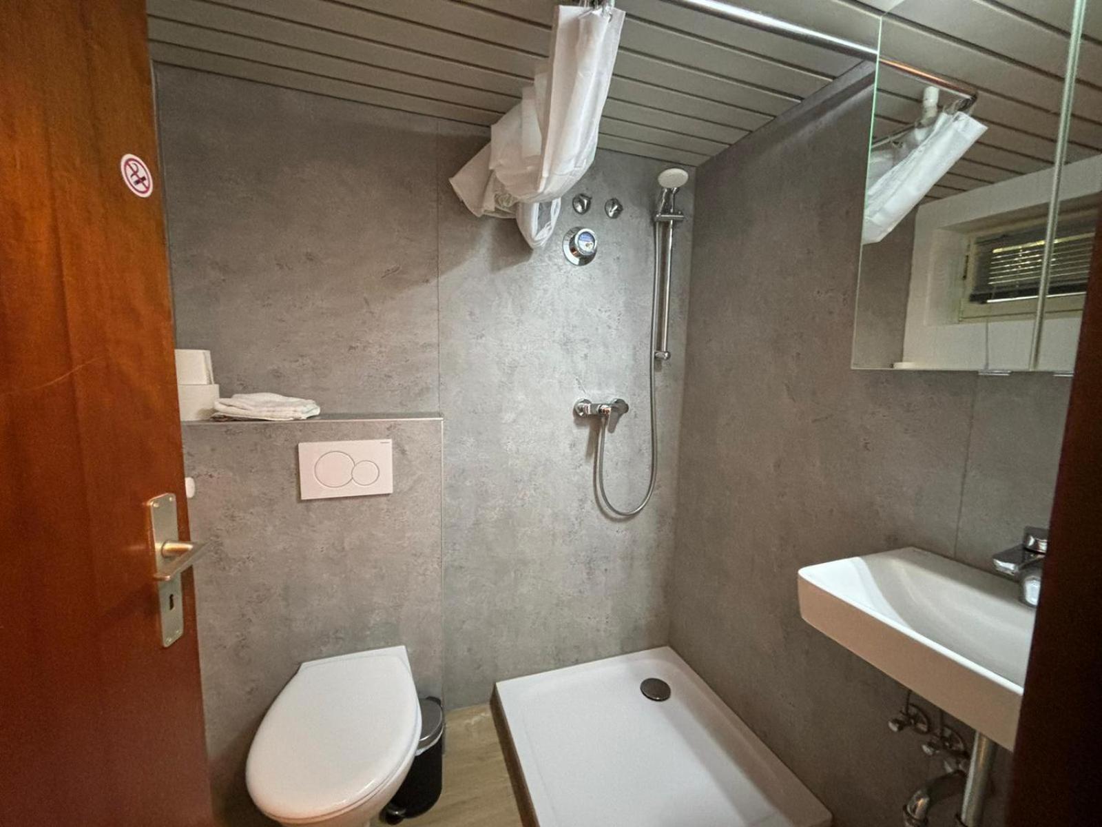 Stadtnahe Wohnung Mit Terrasse ヘーヒベルク エクステリア 写真